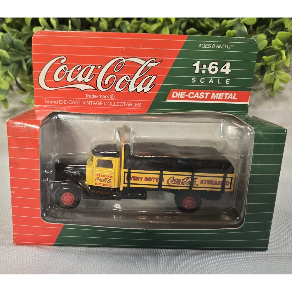 Vintage Coca Cola Delivery Truck Peterbilt 260 Die-Cast 1:64 Coke HARTOY